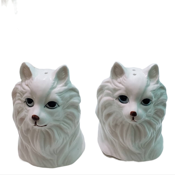 Vintage white cat salt and pepper shakers - Picture 1 of 3